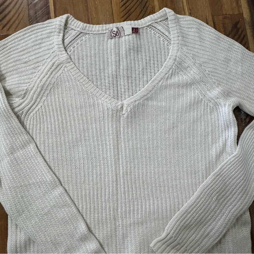 SO Cream Knitted Long Sleeve V Neck Sweatshirt - Picture 6 of 9
